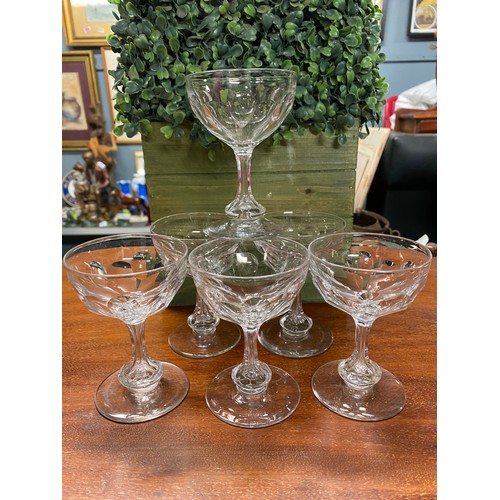 551 - 6 x Vintage Champagne glasses