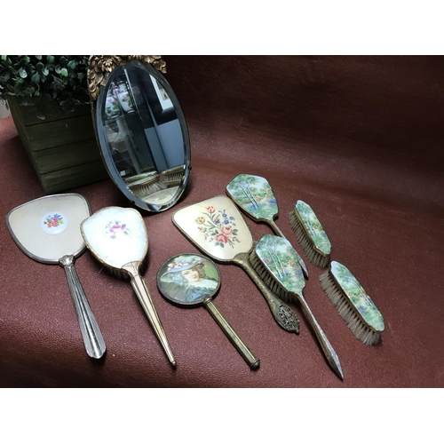 490 - Qty of lovely vintage vanity items