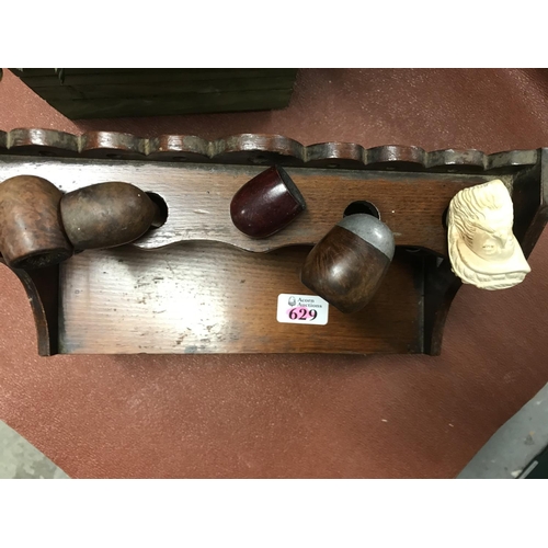 629 - Vintage pipe rack and 5 pipes