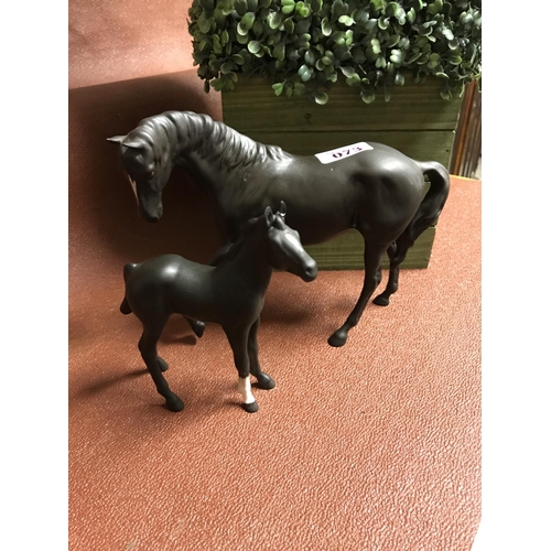 73 - Beswick black horse & foal (Foal has A/F to ear)