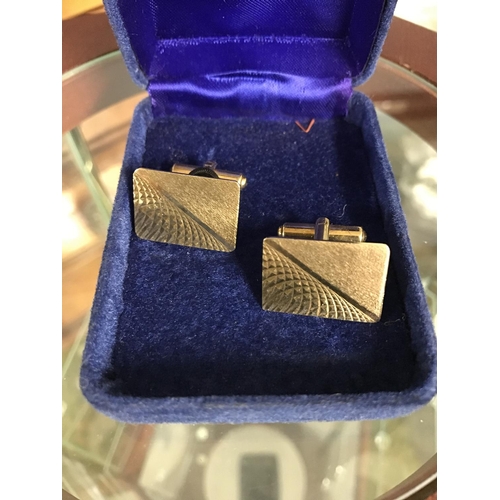 875 - Lovely pair of 9ct Gold cufflinks - Overall weight approx 9.6 grams