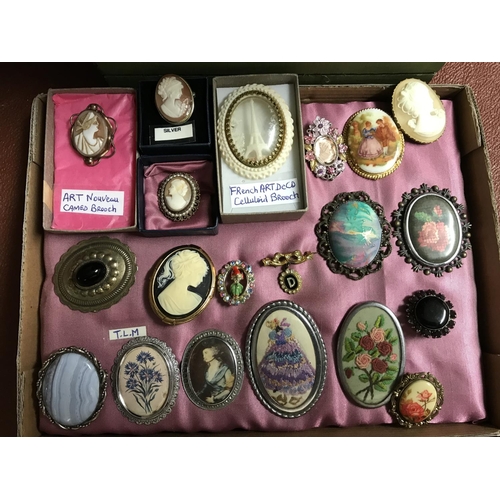 89A - 20 x Assorted brooches inc silver TLM, French Art Deco celluloid brooch etc, etc