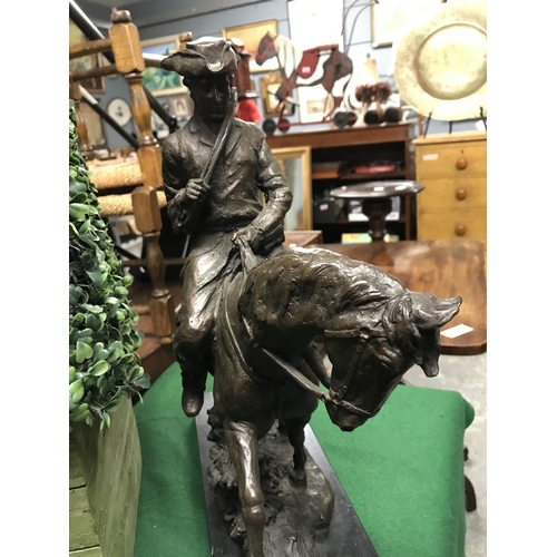 469 - LOVELY BRONZE OF A SOLDIER ON HORSEBACK MOUNTED ON A MARBLE BASE