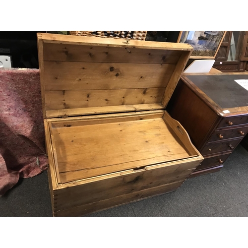 530C - EARLY PINE CHEST WITH REMOVEABLE TRAY 39