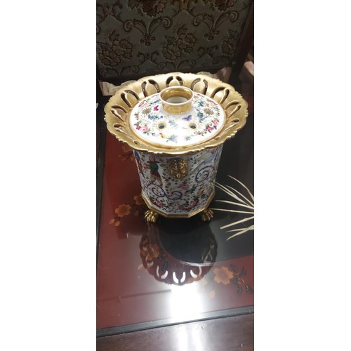 574 - BEAUTIFUL LARGE DECORATIVE POT POURIE HOLDER