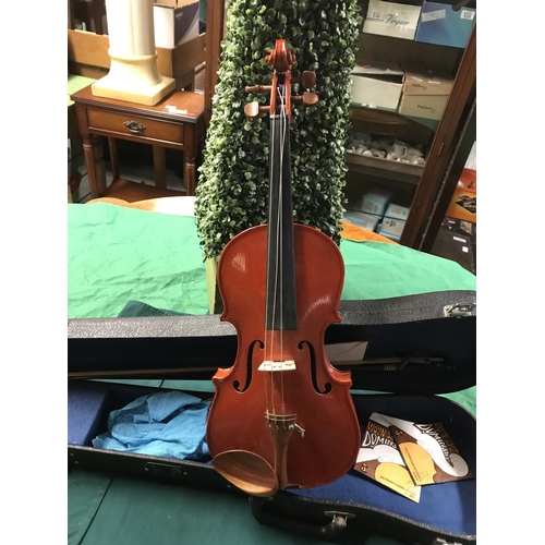 146 - CASED STUDENTS VIOLIN