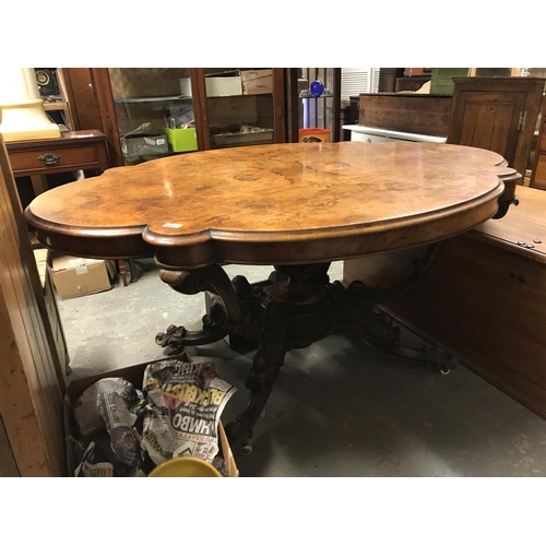 197 - VERY DECORATIVE EARLY DINING TABLE WITH DECORATIVE LEGS & BASE 44