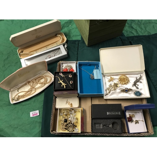 187 - BOX OF ASSORTED COSTUME JEWELLERY INC BROOCHES ETC