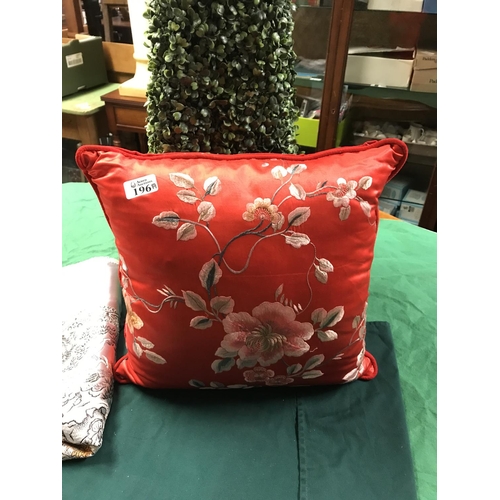 196A - LARGE ORIENTAL DECORATIVE THROW & CUSHION