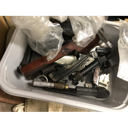 226 - BOX OF MIXED MILITARY ITEMS