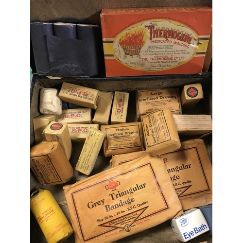 44 - SMALL CASE OF VINTAGE MEDICAL ITEMS