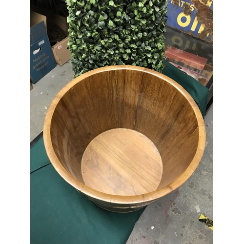 194a - Nice wooden planter with brass strapping