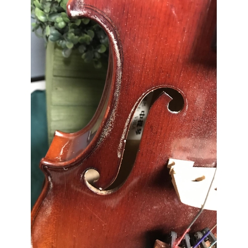 318 - Cased Skylark Grand violin, Bow etc