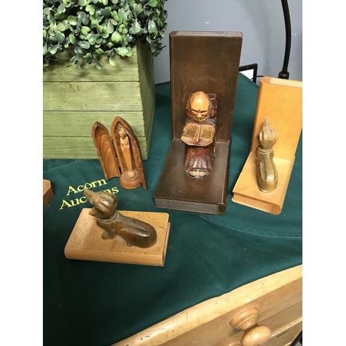 334 - Qty of lovely vintage wooden items, mainly bookends