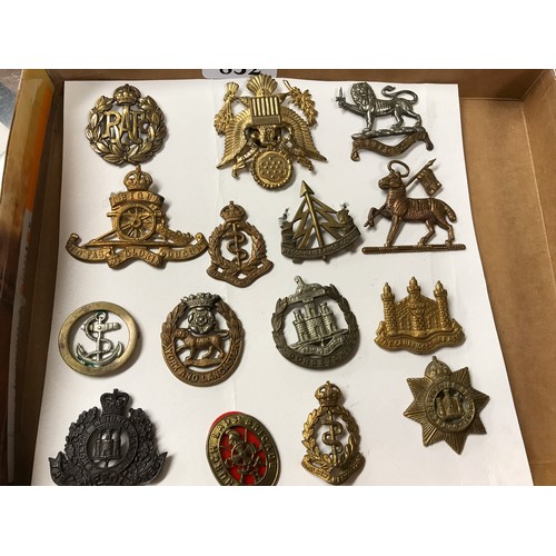 832 - 15 x ASSORTED MILITARY BADGES