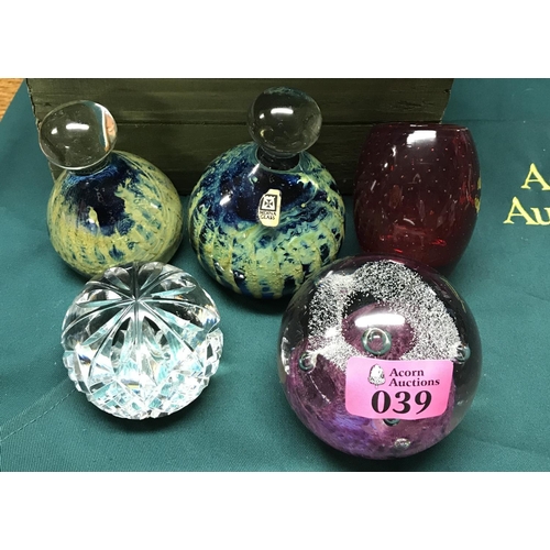 39 - 5 X ASSORTED PAPERWEIGHTS INC MDINA