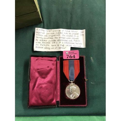 764 - 1930S GEARGE V SOLID SILVER IMPERIAL SERVICE MEDAL IN ORIGINAL BOX WITH RIBBON