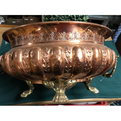 328 - VERY LARGE BEAUTIFUL DECORATIVE BRASS & COPPER ICE HOLDER / PLANTER - 50CMS X 40CMS X 27CMS H