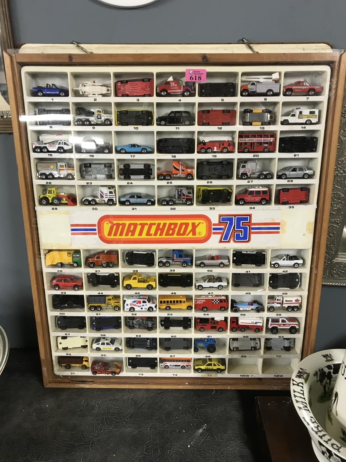 LARGE VINTAGE MATCHBOX SHOP DISPLAY CASE COMPLETE WITH 75 MATCHBOX CARS