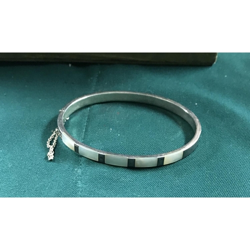 691 - SIVER BANGLE WITH MOP