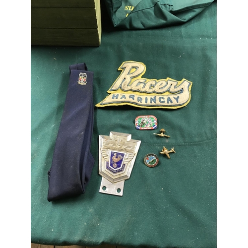 763 - VINTAGE SPURS TIE & CAR BADGE, HARRINGAY SPEEDWAY CLOTH BADGE, METAL PIN BADGES ETC