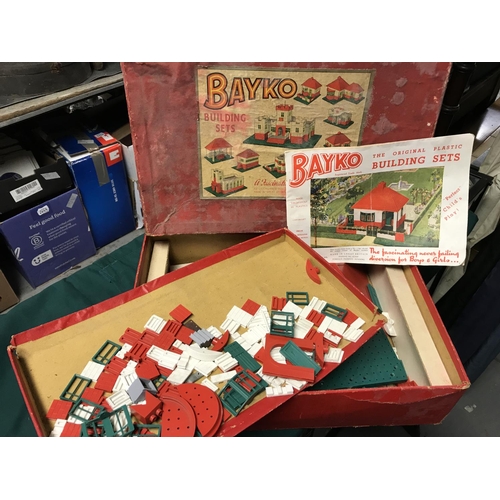 90 - BOXED VINTAGE BAYKO BUILDING SET