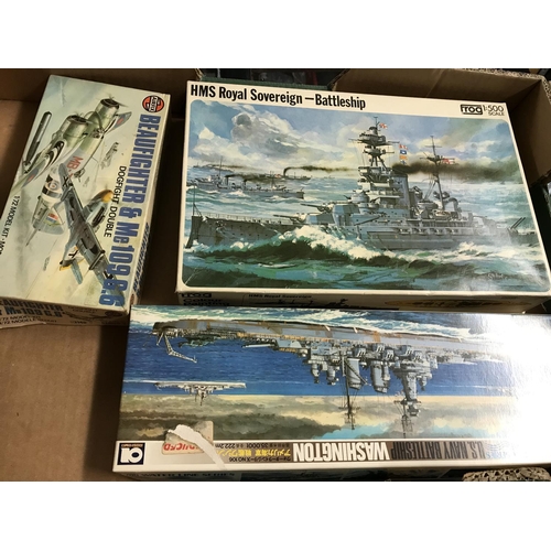 98 - BOX OF MAINLY VINTAGE AIRFIX SHIP MODELS