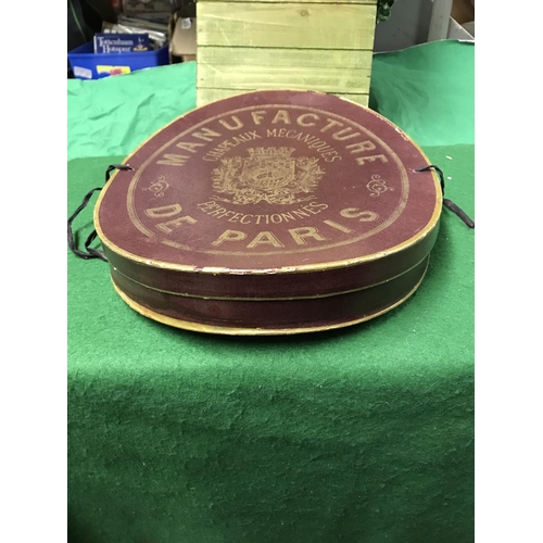 253 - BEAUTIFUL EARLY HAT BOX 