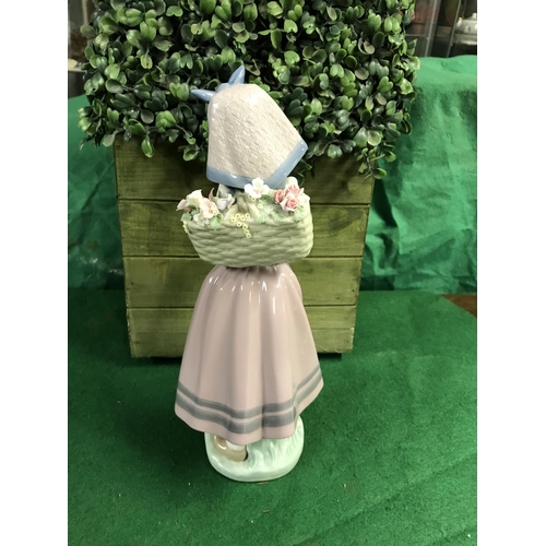 41 - LLADRO GIRL FIGURE CARRYING FLOWERS - 26CMS H