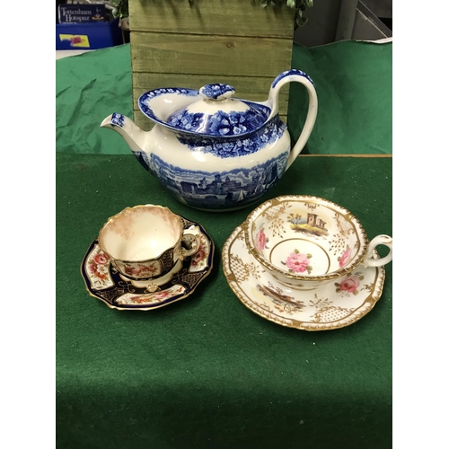 357 - LOVELY WEDGWOOD TEAPOT AND 2 X EARLY DUOS - 1 X CUP WITH CHIPS