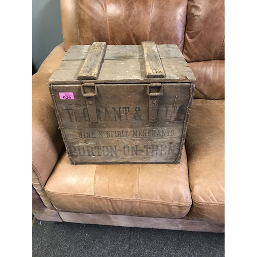 26 - VINTAGE WOODEN LIDDED 1920/ 1930S CRATE FOR B.GRANT BURTON ON TRENT - 40CMS X 30CMS X 34CMS