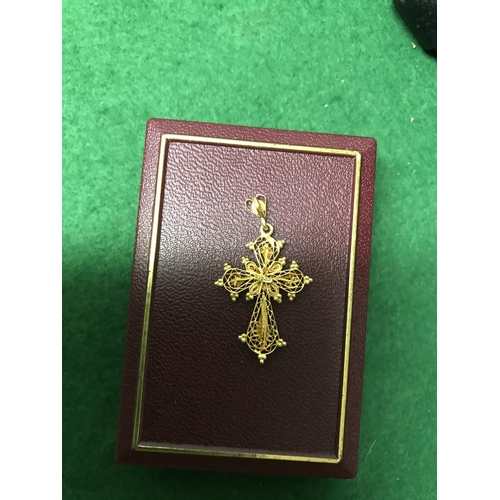 93 - BEAUTIFUL VINTAGE 18CT GOLD CRUCIFIX CROSS  SET RUBY - WEIGHT 3 GRMS - BOX FOR DISPLAY ONLY