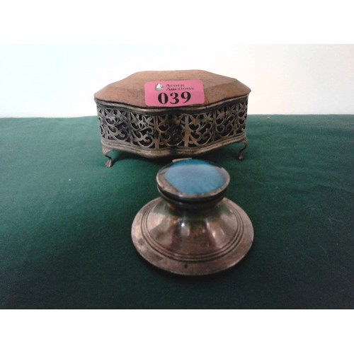 39 - SILVER HALLMARKED TRINKET BOX WITH WOODEN TOP & SILVER HALLMARKED INK WELL WITH A/F ENAMEL TOP