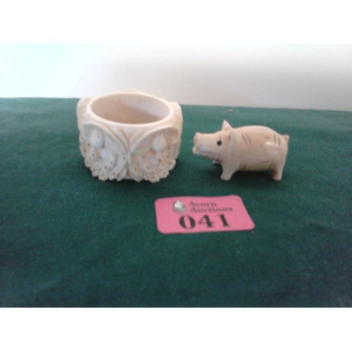 41 - VINTAGE BONE NAPKIN RING & LITTLE PIG