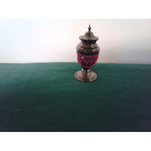 46 - SILVER HALLMARKED PEPPER POT - 8CMS H  -17GRMS