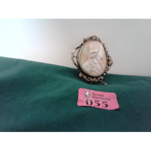 55 - LOVELY LARGE VINTAGE CAMEO BROOCH - WITH SAFETY CHAIN - WITH DIFFERENT SIDE EDGE ON ONE SIDE - 6CMS ... 