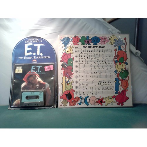 75 - ORIGINAL PACKAGED E.T READ A LONG BOOK AND TAPE - 1982 - WITH MR MAN LP & STICKERS & BOOK BY ROY CAS... 