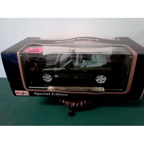 489 - BOXED SPECIAL EDITION MAISTO JAGUAR XK8 MODEL