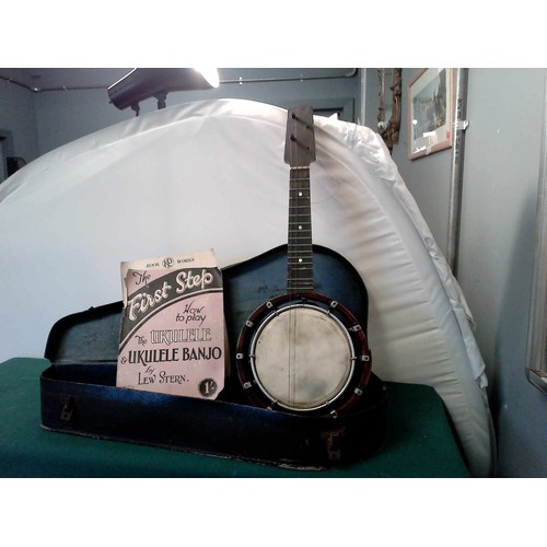 496 - VINTAGE CASED UKELALE BANJO A/F