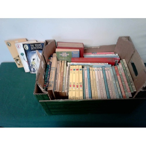 502 - QTY OF CHILDRENS BOOKS INC RUPERT BEAR & ENID BLYTON ETC