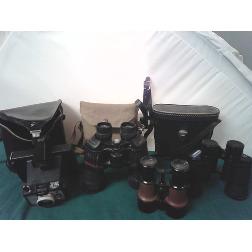 33 - PAIR OF CASED MILITARY BINNOCULARS, RUSSIAN BINNOCULARS & 1 OTHER SET & VINTAGE CASED CAMERA