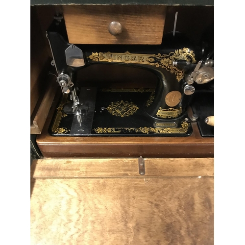 22 - EARLY CASED SINGER SEWING MACHINE - C1935 - REG NO - Y9127518 - WITH BOOKLET
