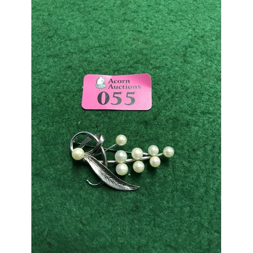 55 - VERY PRETTY 14K GOLD BROOCH SET PEARLS IN THE FORM OF A SPRAY OF FLOWERS