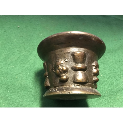 406 - VERY HEAVY ORIENTAL BRONZE APOTHECARY MIXING POT DEPICTING FACES - 13CMS DIAM