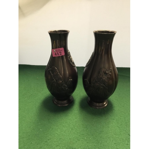 412 - PAIR OF HEAVY EXCELLENT QUING DYNASTY VASES - DEPICTING CHINESE FIGURES & CALIGRAPHY - 25CMS H