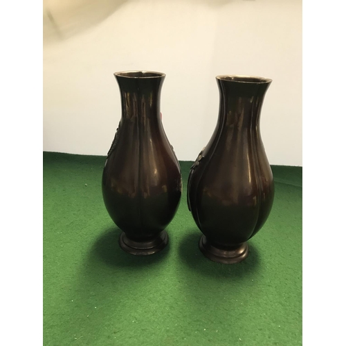 412 - PAIR OF HEAVY EXCELLENT QUING DYNASTY VASES - DEPICTING CHINESE FIGURES & CALIGRAPHY - 25CMS H