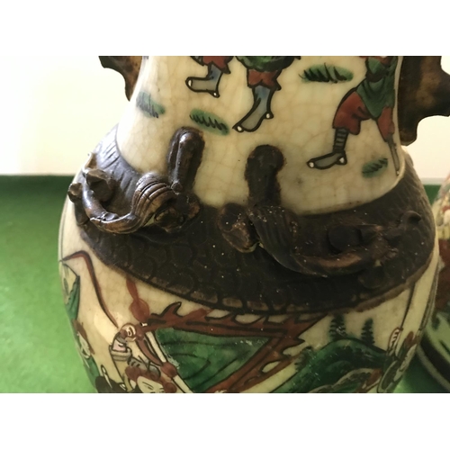 553 - PAIR OF LARGE ORIENTAL VASES - 1 X VASE CHIP TO RIM AND REPAIRED HANDLE - MARK TO BASE - 33CMS H