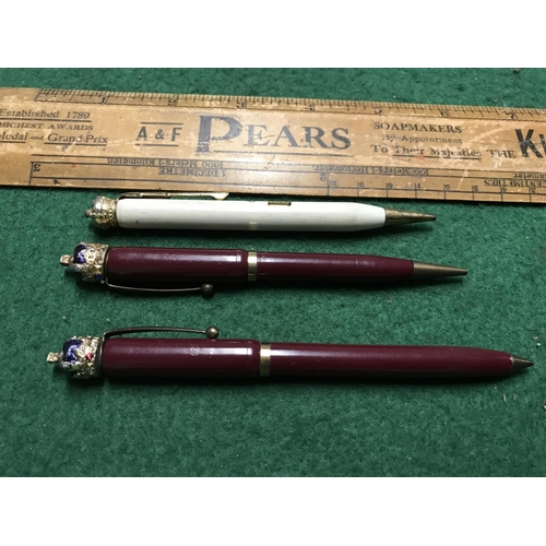 625 - JOB LOT OF MIXED ITEMS INC VINTAGE RULER, VINTAGE PORTABLE RADIO, & 3 X 1953 CORONATION PENS & CORON... 