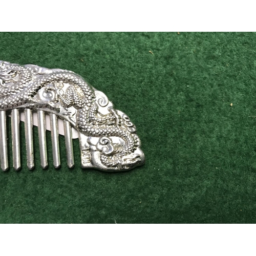 703 - VERY PRETTY ORIENTAL COMB