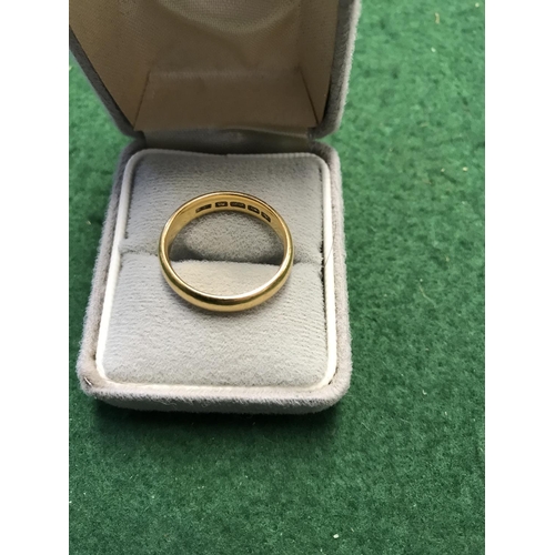 713 - 22CT GOLD WEDDING BAND - WEIGHT 8.5GRMS